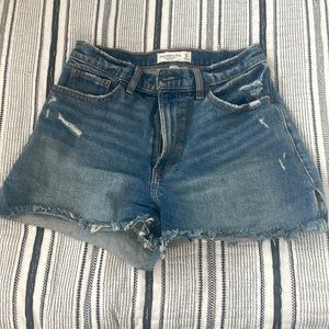 Abercrombie and Fitch high rise mom short